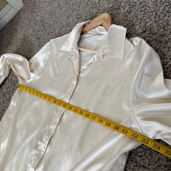 DAILY‎ DR!LLS Satin Button Down Shirt Womens M L Beige Silk Blend Long Sleeve - Picture 7 of 8